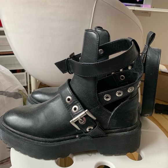 Zara Black Leather Boots - Picture 2 of 5